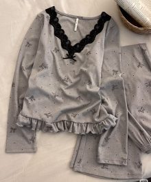 Bộ pijama xám ren đen cổ V